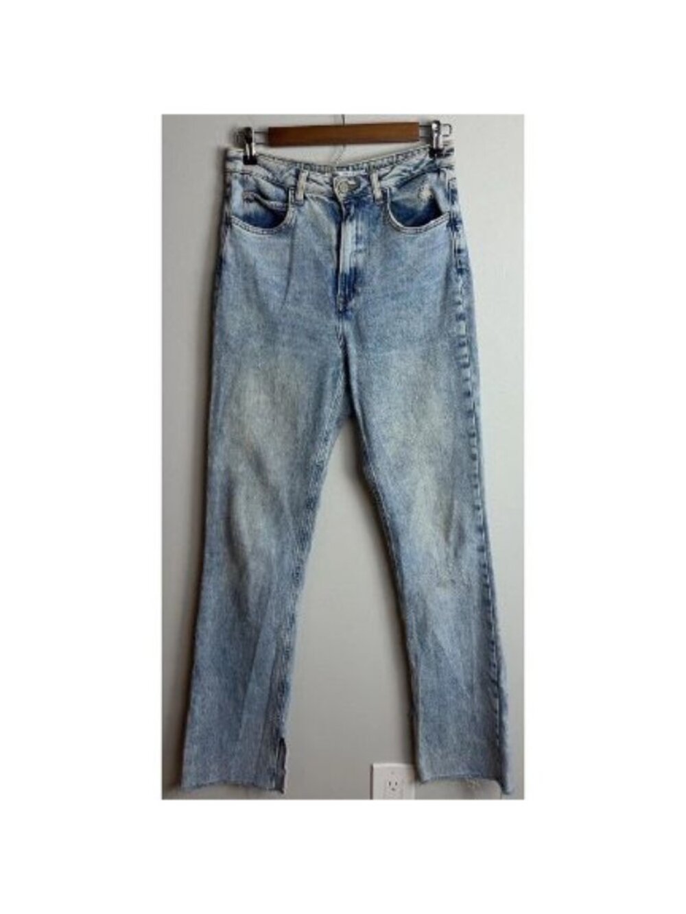 Zara High Rise Light Wash Jeans US 4 Distressed Raw Hem Slit Leg Women’s